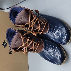 NIB Sperry Saltwater Tan & Navy Boot